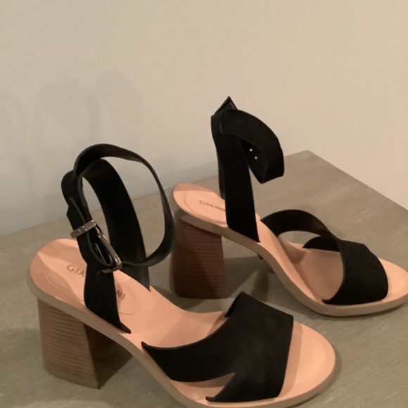 Gianni Bini ankle strap sandal with wooden heel - Picture 6 of 16